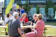 On 14 May 2022, Hochschule Düsseldorf – University of Applied Sciences (HSD) could finally celebrate its 50th anniversary – and the response exceeded everything all organisers had hoped for: Several thousand people came to celebrate during the day and well into the night, creating a unique atmosphere on campus and enjoying wonderful weather.